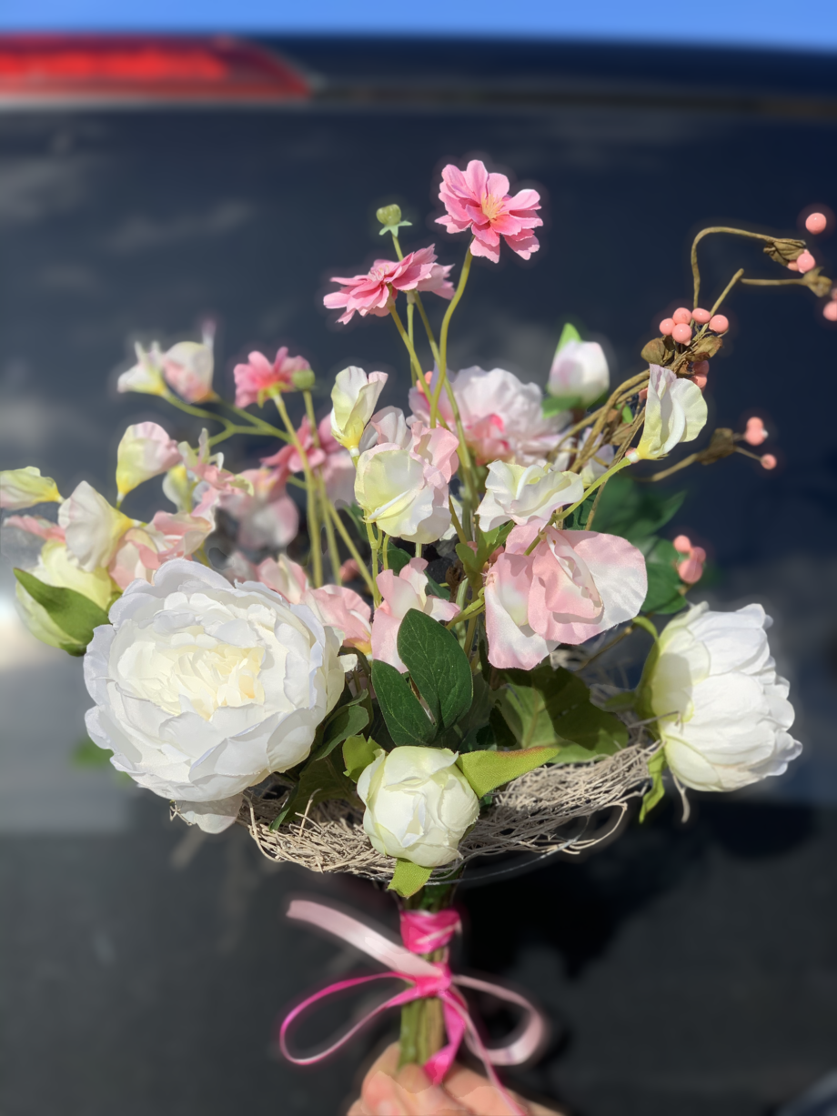 Roze wit pioenboeketje zijden bloemen