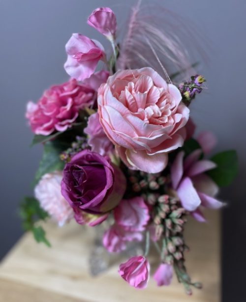 Glazen roze bloemstukje