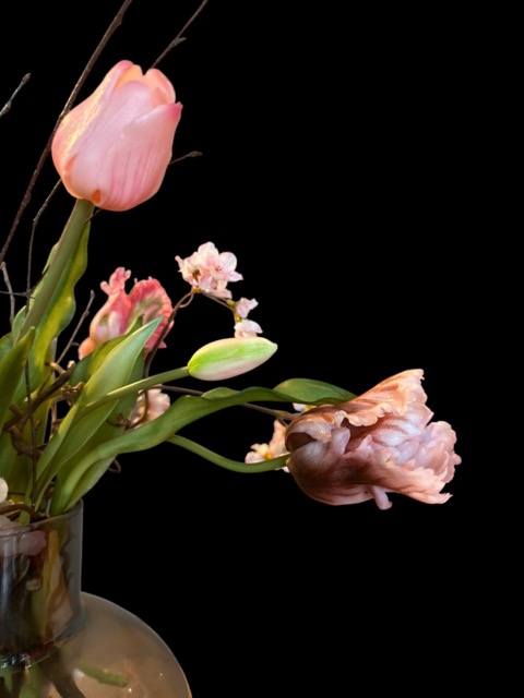 Kunstbloemen boeket - Trendy Glazen Vaas met Kunst tulpen – 60 cm Hoog | roze