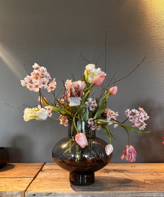 Kunstbloemen boeket - Trendy Glazen Vaas met Kunst tulpen – 60 cm Hoog | roze