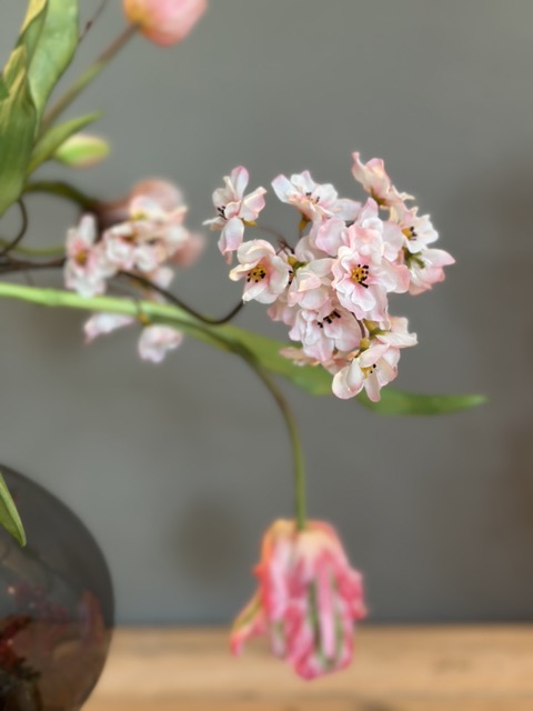 Kunstbloemen boeket - Trendy Glazen Vaas met Kunst tulpen – 60 cm Hoog | roze