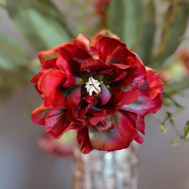 Eric Kuster stijl vaas met Franse Parrot kunsttulpen – Luxe kunstbloemen