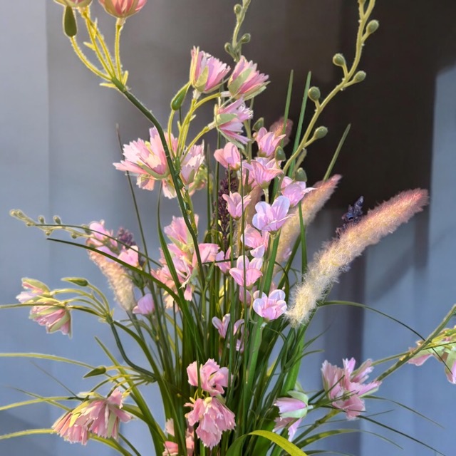 Sierlijke kunstbloemen in kruik – Roze grasbloemen  -75 cm hoog