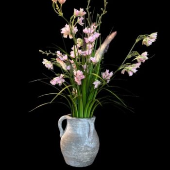 Sierlijke kunstbloemen in kruik – Roze grasbloemen  -75 cm hoog