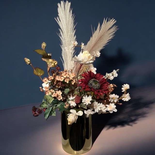 Hotel Chique - Gouden pot met zijden kunst bloemen boeket