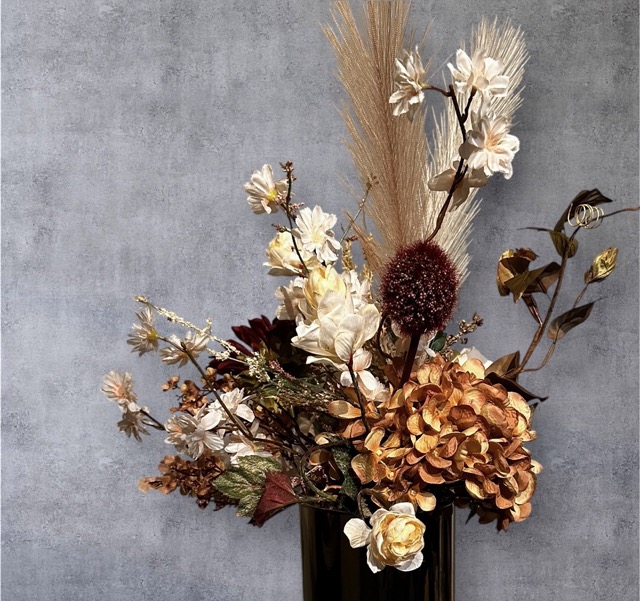 Hotel Chique - Gouden pot met zijden kunst bloemen boeket