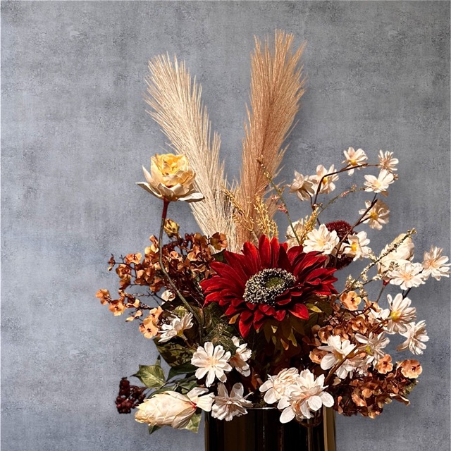 Hotel Chique - Gouden pot met zijden kunst bloemen boeket