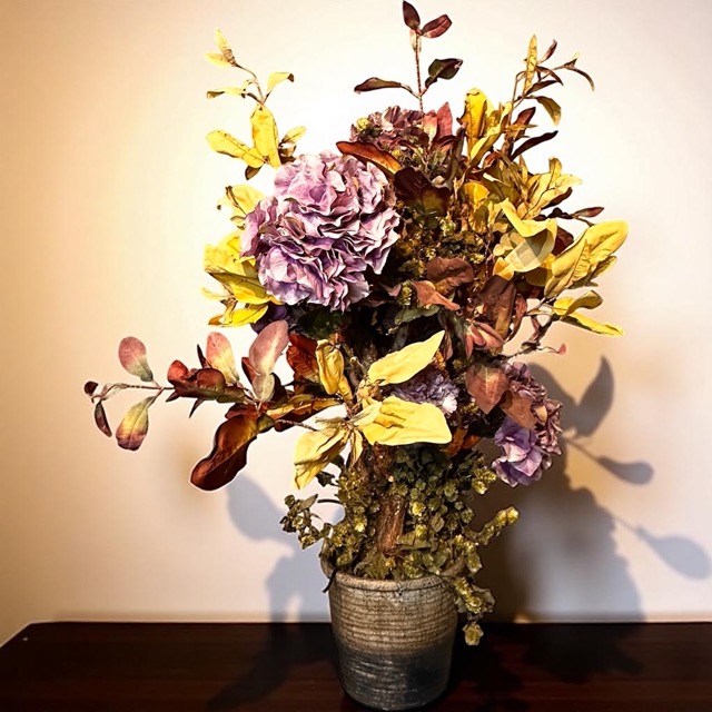 Kunstplant - Hortensia struik in landelijke pot – Herfstarrangement met hopranken – 100 cm hoog