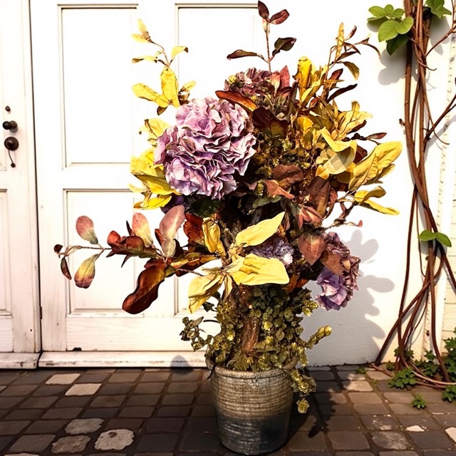 Kunstplant - Hortensia struik in landelijke pot – Herfstarrangement met hopranken – 100 cm hoog