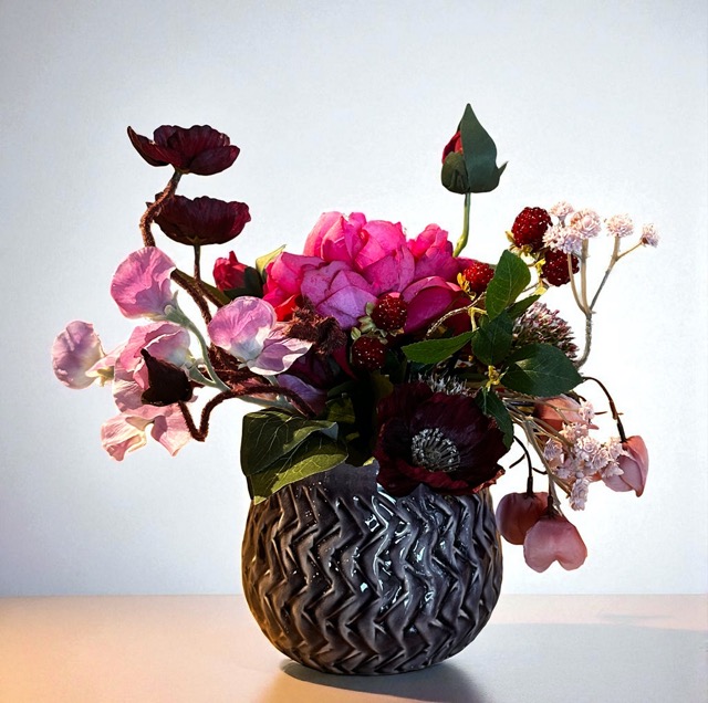 Kunstzijden bloemstuk - Najaarskunstbloemstuk — Diep Rood, Bordeaux