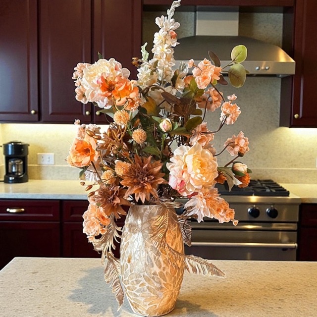 Schelpenvaas met kunstbloemen – “Hotel Chique” – 90 cm hoog