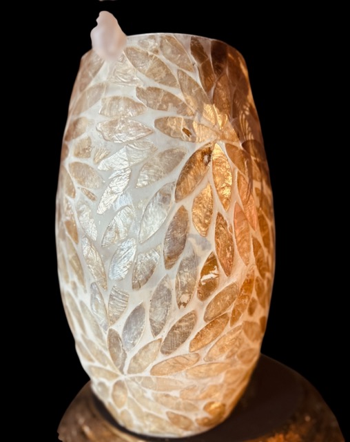 Schelpenvaas met kunstbloemen – “Hotel Chique” – 90 cm hoog