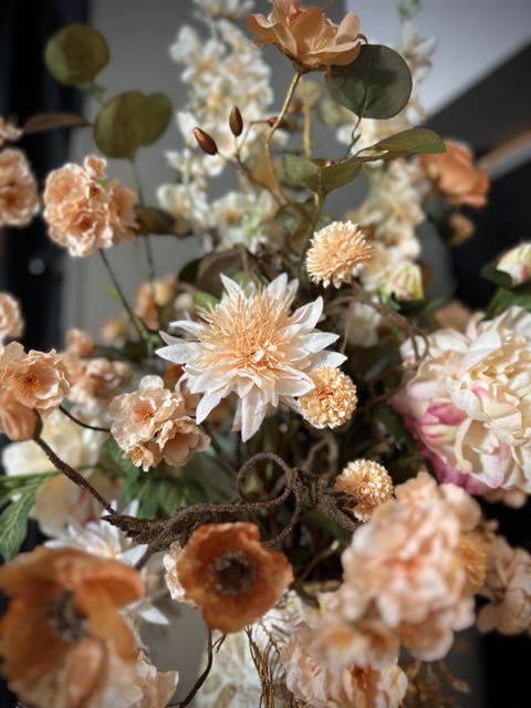 Schelpenvaas met kunstbloemen – “Hotel Chique” – 90 cm hoog