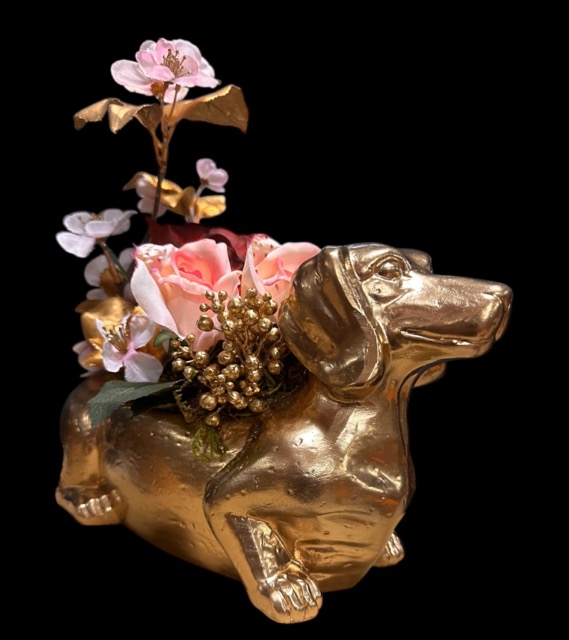 Kunstbloemen - Gouden Teckel Bloemstuk – Handgemaakt Arrangement in Roze en Goud