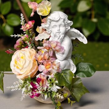 Kunstbloemen - Engelen Bloemstuk met lila kunstbloemen – 30cm -