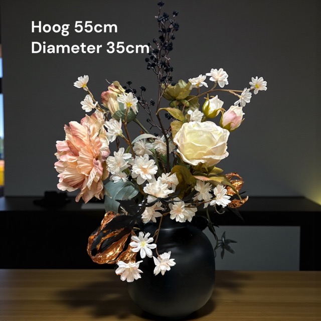 Zijden Bloemenboeket Hotel Chique – 55 cm | Compleet met Zwarte Metalen Vaas en Koperaccent