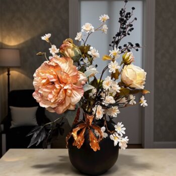 Zijden Bloemenboeket Hotel Chique – 55 cm | Compleet met Zwarte Metalen Vaas en Koperaccent